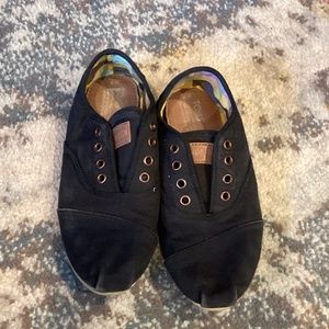 Toms faux lace up shoes size 7